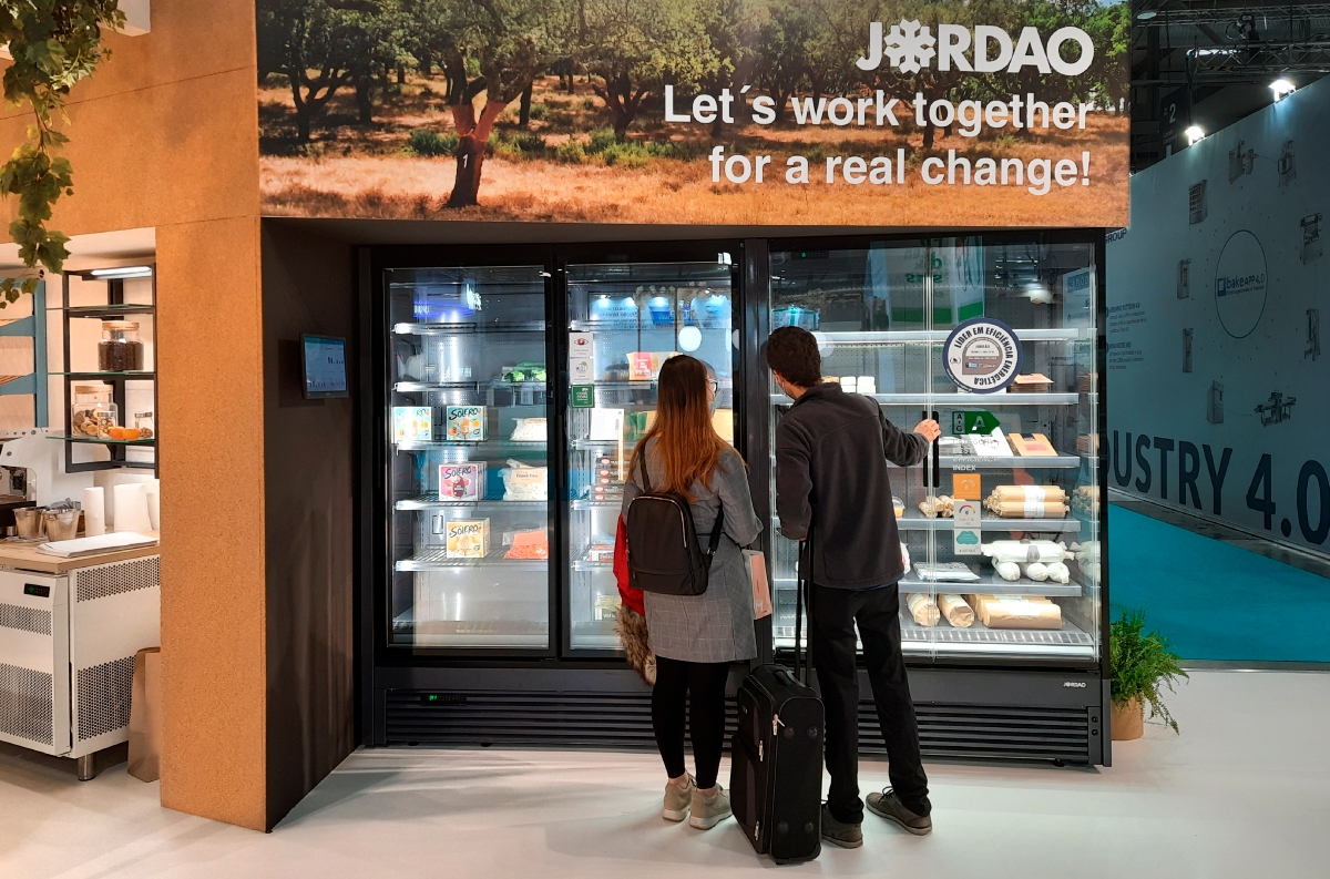 Murais eficientes FUTURO 2 da JORDÃO na HOST 2021 | JORDAO's FUTURO 2 energy-efficient multidekcs at HOST 2021