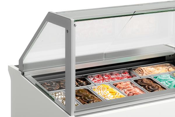 Expositores verticais compactos FUTURO 2 da JORDAO nas versões refrigeradas e aquecidas.