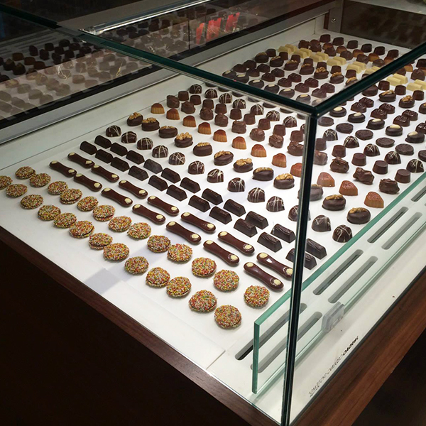 Vitrines réfrigérée pour Chocolats KUBO du JORDÃO.